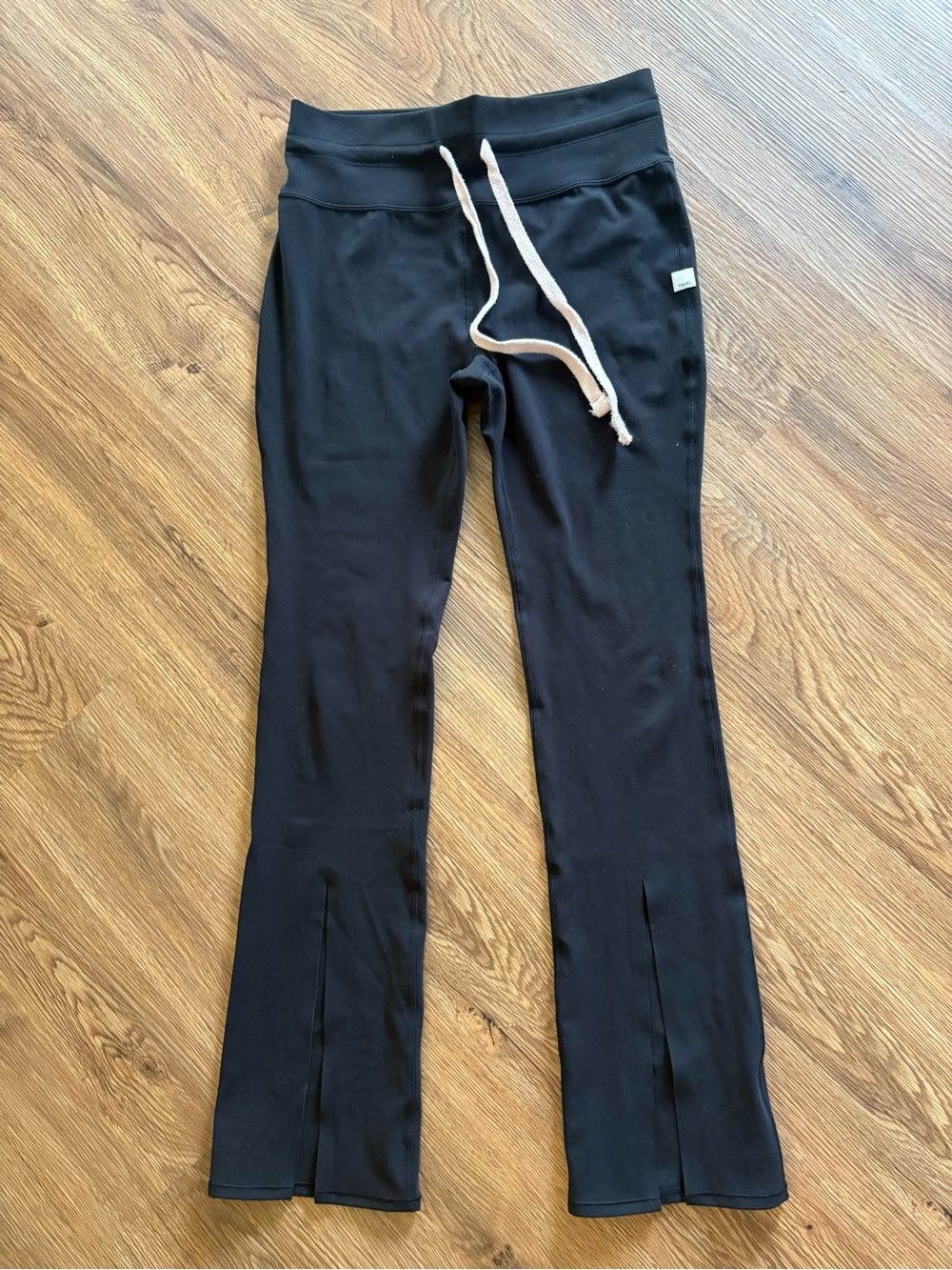 Vuori Daily Split Flare Leggings